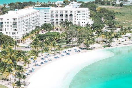 Pool. Playa Blanca Signature