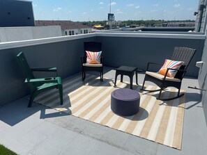 Property grounds - Superb 3-bedroom, 3.5 baths townhome - walking distance to NRG/near Med Center (Houston)