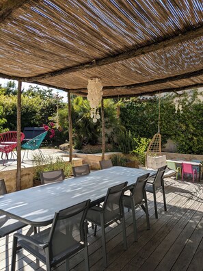 屋外ダイニングエリア