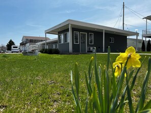 Property grounds - The Cedar Mirco Resort (Sandusky)