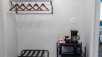 Premier-Zimmer | Eigene Küche | Mini-Kühlschrank, Mikrowelle, Wasserkocher mit Kaffee-/Teezubehör