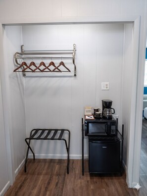 Habitación Premier | Cocina privada | Frigorífico pequeño, microondas y cafetera o tetera