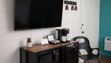 Panoramic Studio | Private kitchen | Mini-fridge, microwave, coffee/tea maker