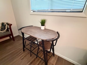 Gallery Room | Living area | 32-inch Smart TV with cable channels