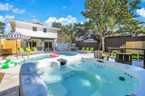 Bañera de hidromasaje al aire libre