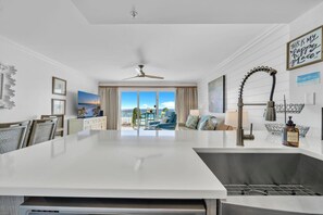 Interior - Sublime Luxe Retreat + Free Beach Service (Fort Walton Beach)