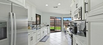 4 bdrm house, pet friendly with fenced back yard, updated in quiet neighborhood