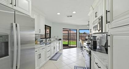 4 bdrm house, pet friendly with fenced back yard, updated in quiet neighborhood