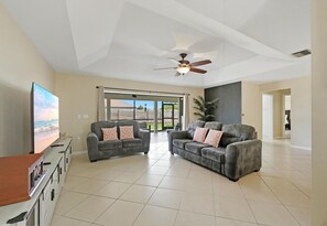 Living area - 4 bdrm house, pet friendly with fenced back yard, updated in quiet neighborhood (Marco Island)