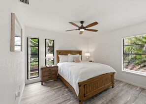 Room - 4 bdrm house, pet friendly with fenced back yard, updated in quiet neighborhood (Marco Island)