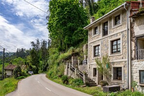 Exterior - Holiday Home Cayado in Asturias with Terrace and Barbecue (Agüera Baxu)