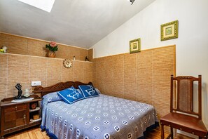 3 slaapkamers, een strijkplank/strijkijzer, wifi, beddengoed