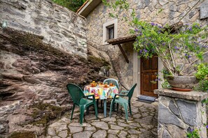Outdoor dining - Holiday Home Cayado in Asturias with Terrace and Barbecue (Agüera Baxu)