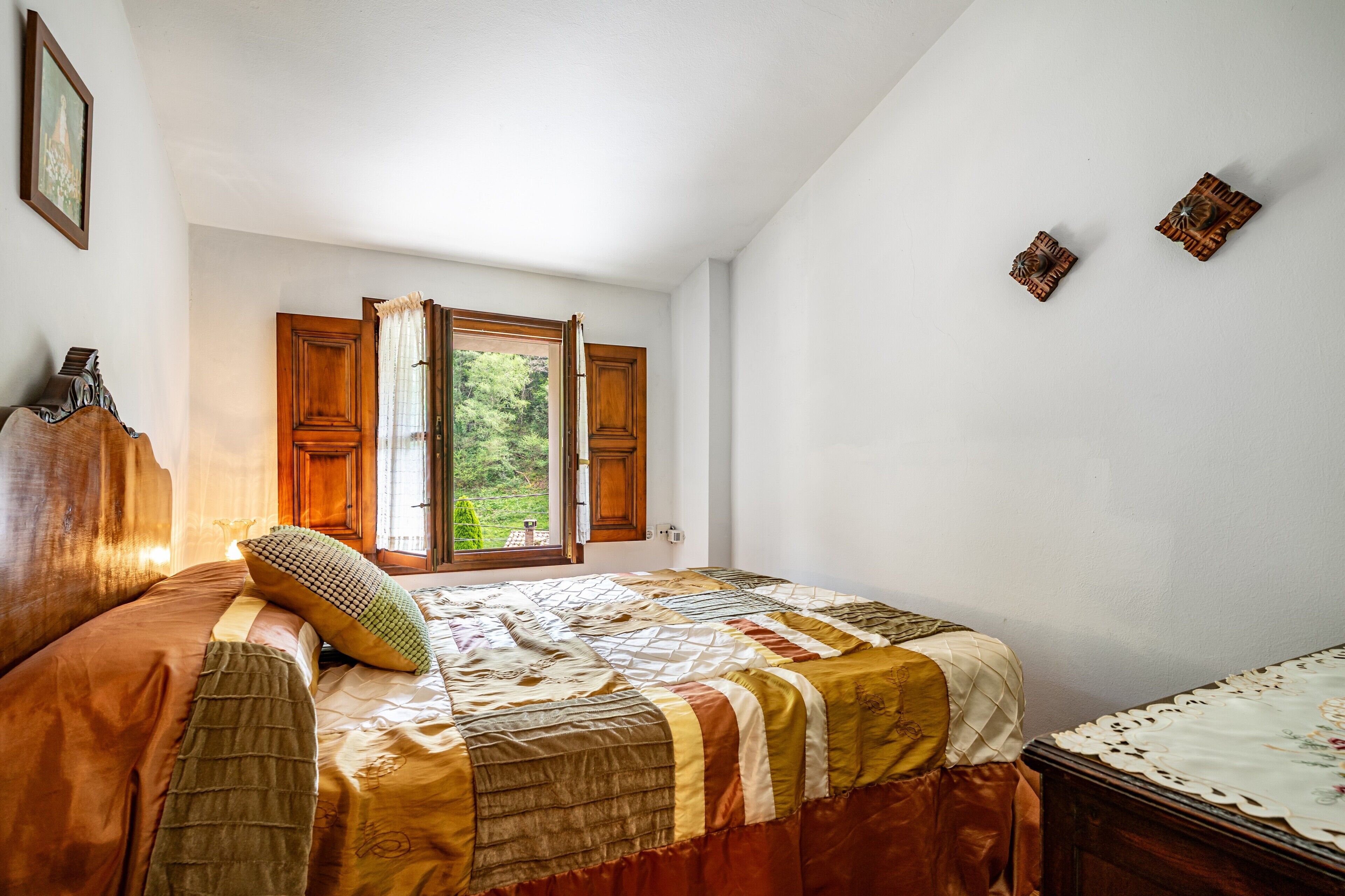3 habitaciones, tabla de planchar con plancha, wifi y ropa de cama 