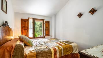 3 habitaciones, tabla de planchar con plancha, wifi y ropa de cama