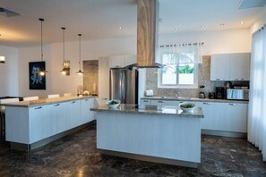 Full-sized fridge, microwave, stovetop, coffee/tea maker - Presidential Suites At Lifestyle CABARETE (Cabarete)