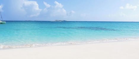 Playa privada, camas de playa gratuitas y toallas de playa