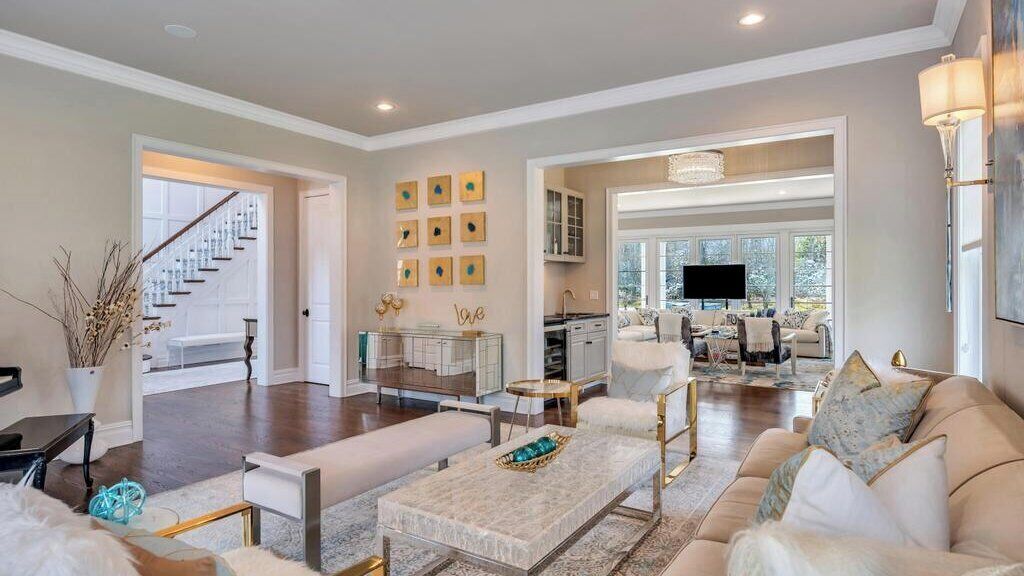 Smart TV, fireplace, table tennis, stereo