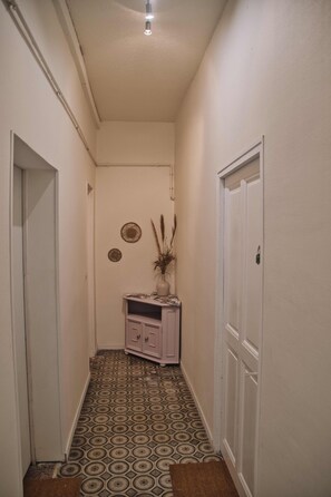 Interior - Studio Apartment 'Centre Historique Beaucaire' with Wi-Fi (Beaucaire)