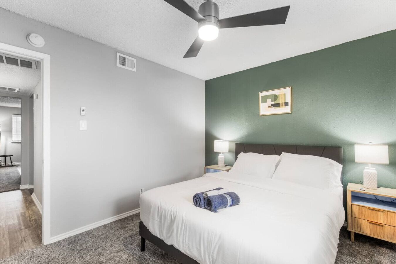 Desk, iron/ironing board, WiFi, bed sheets