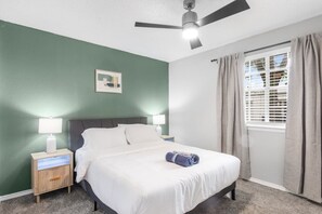 2 habitaciones, escritorio, tabla de planchar con plancha y wifi 