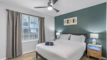 Desk, iron/ironing board, WiFi, bed sheets