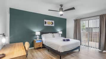 Desk, iron/ironing board, WiFi, bed sheets