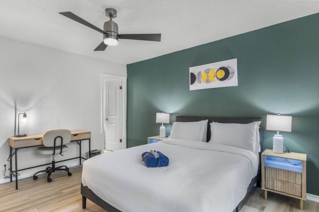 Desk, iron/ironing board, WiFi, bed sheets