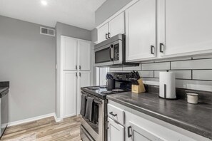 Fridge, microwave, oven, stovetop - 3 Min Walk to AT&T | 2BR | Parking + Pets + Gym (Arlington)