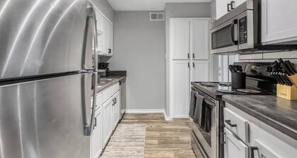 Arlington 2BR | AT&T, Globe Life, 6 Flags, Parking