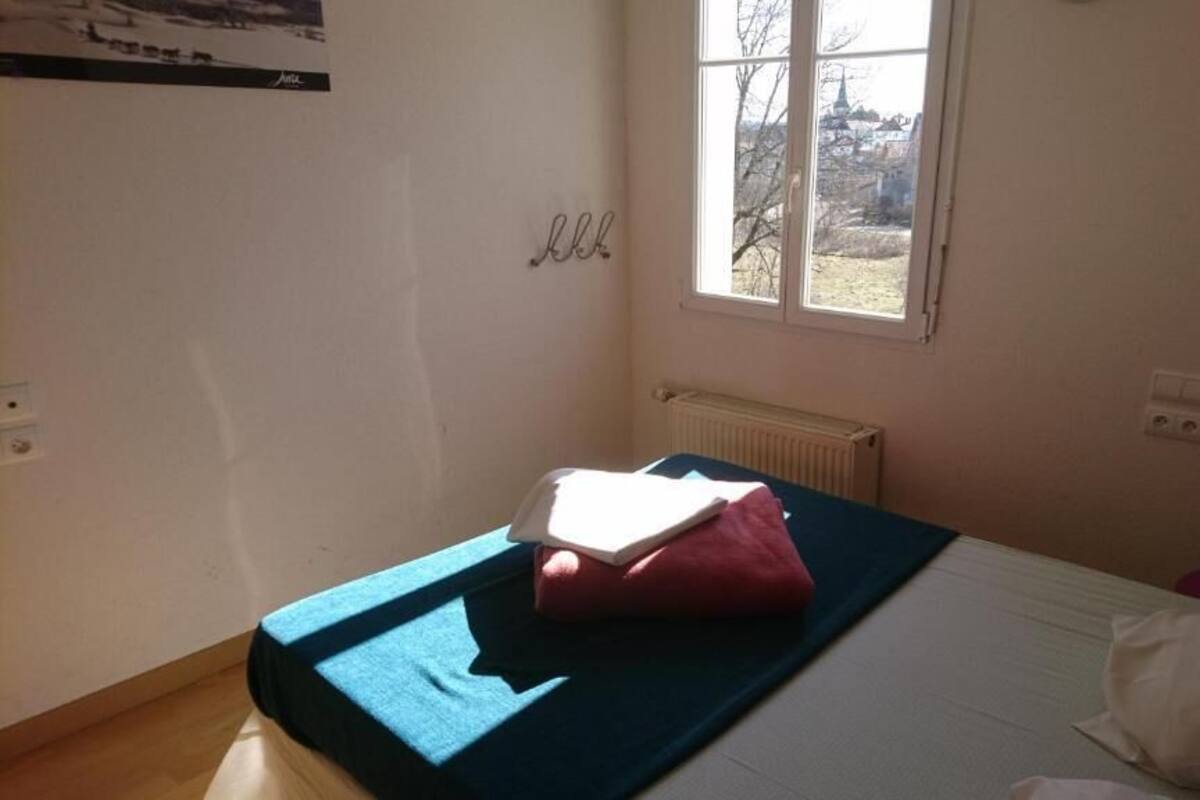 Neljän hengen perhehuone, useita sänkyjä, esteetön liikuntarajoitteisille, näköala puutarhaan