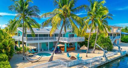 Green Turtle Oasis: 4BR Canal Front Home, Pool, Dockage, Outdoor Dining & Pets