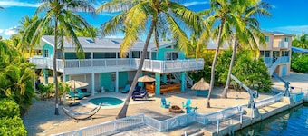 Green Turtle Oasis: 4BR Canal Front Home, Pool, Dockage, Outdoor Dining & Pets