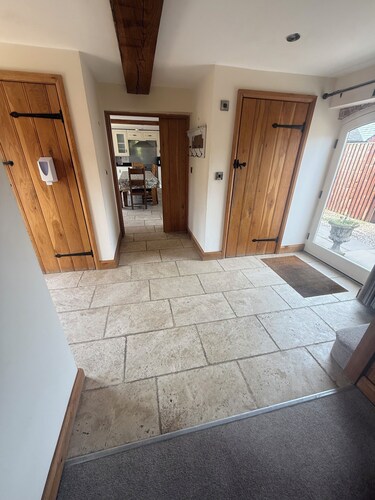 Cosy Barn Sleeps 9 Hot Tub Close To Great Pub