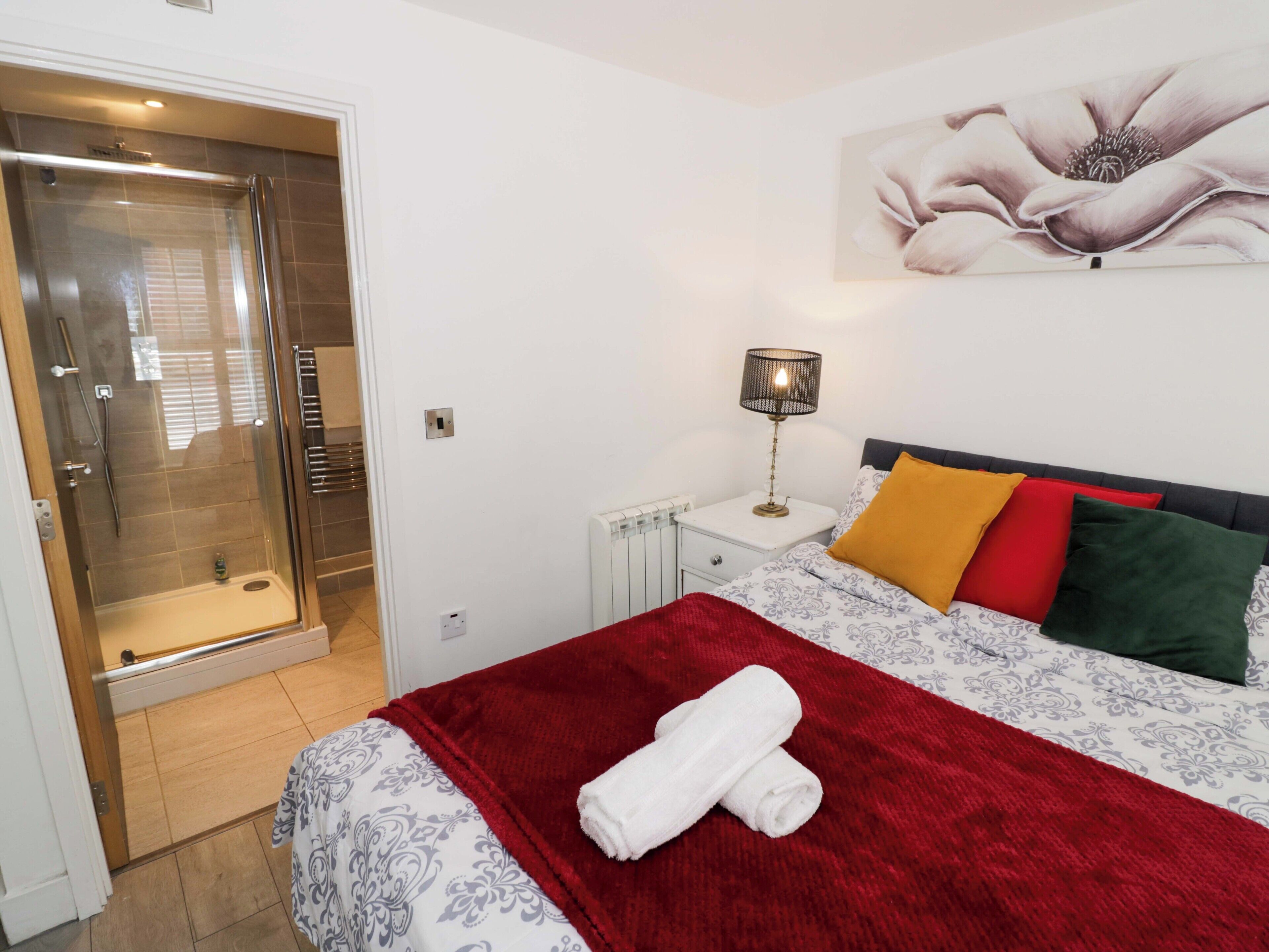 3 bedrooms, individually decorated, individually furnished, free WiFi
