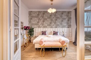 Room - Cozy 1-bedroom apartment in the City Center in București (București)