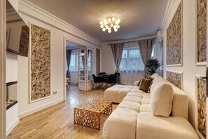 Living area - Cozy 1-bedroom apartment in the City Center in București (București)