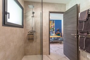 Room - Holiday Home Les Garrigues with Private Pool, Wi-Fi, and Air Conditioning (Treilles)