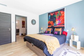 3 bedrooms, iron/ironing board, WiFi, bed sheets