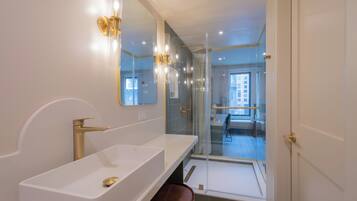 Superior Double Room | Bathroom | Shower, hair dryer, towels, soap