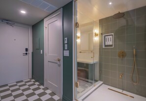 Quarto casal superior, vista para a cidade | Banheiro