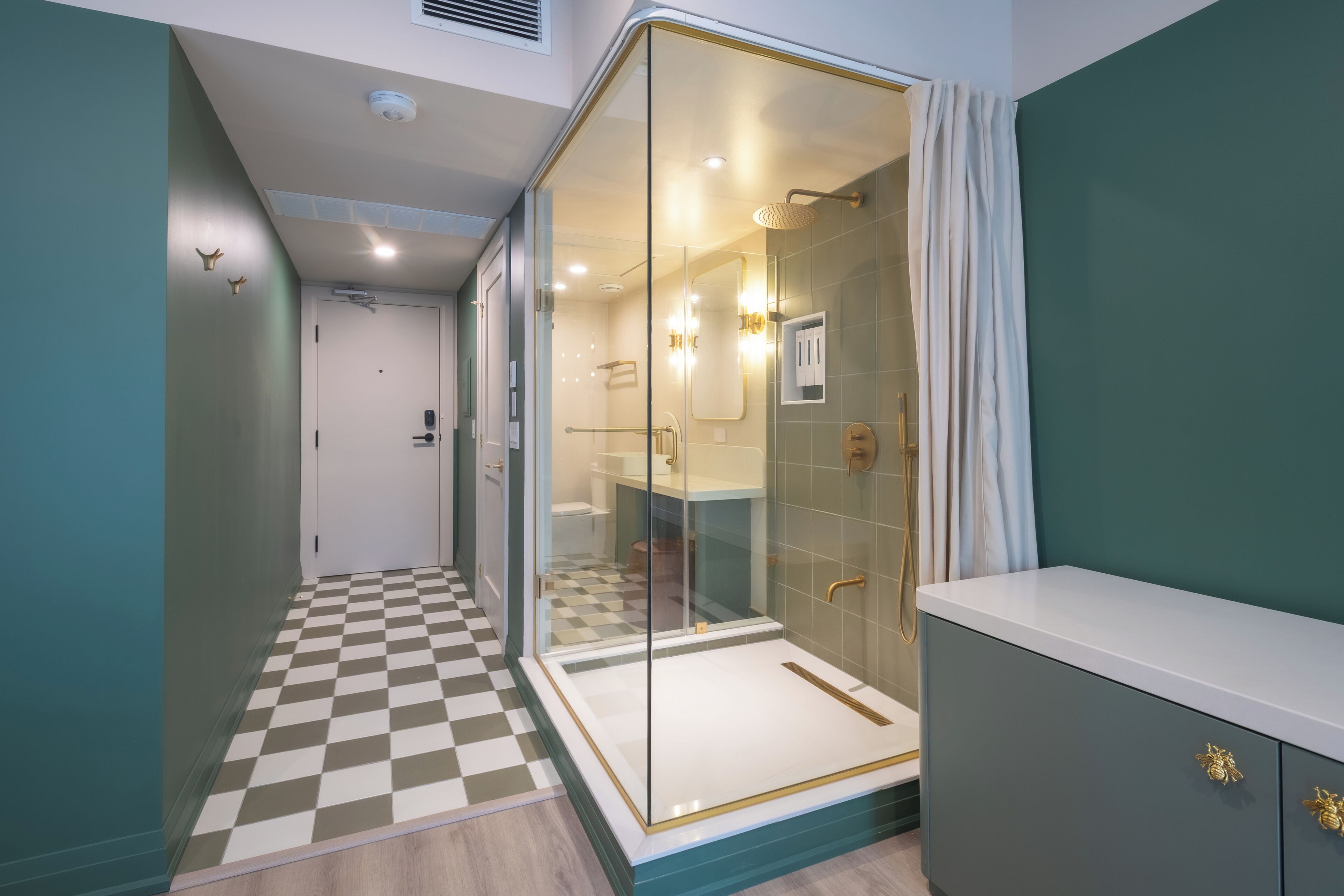 Superior Double Room | Bathroom | Shower, hair dryer, towels, soap