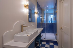 Standard Double Room | Bathroom