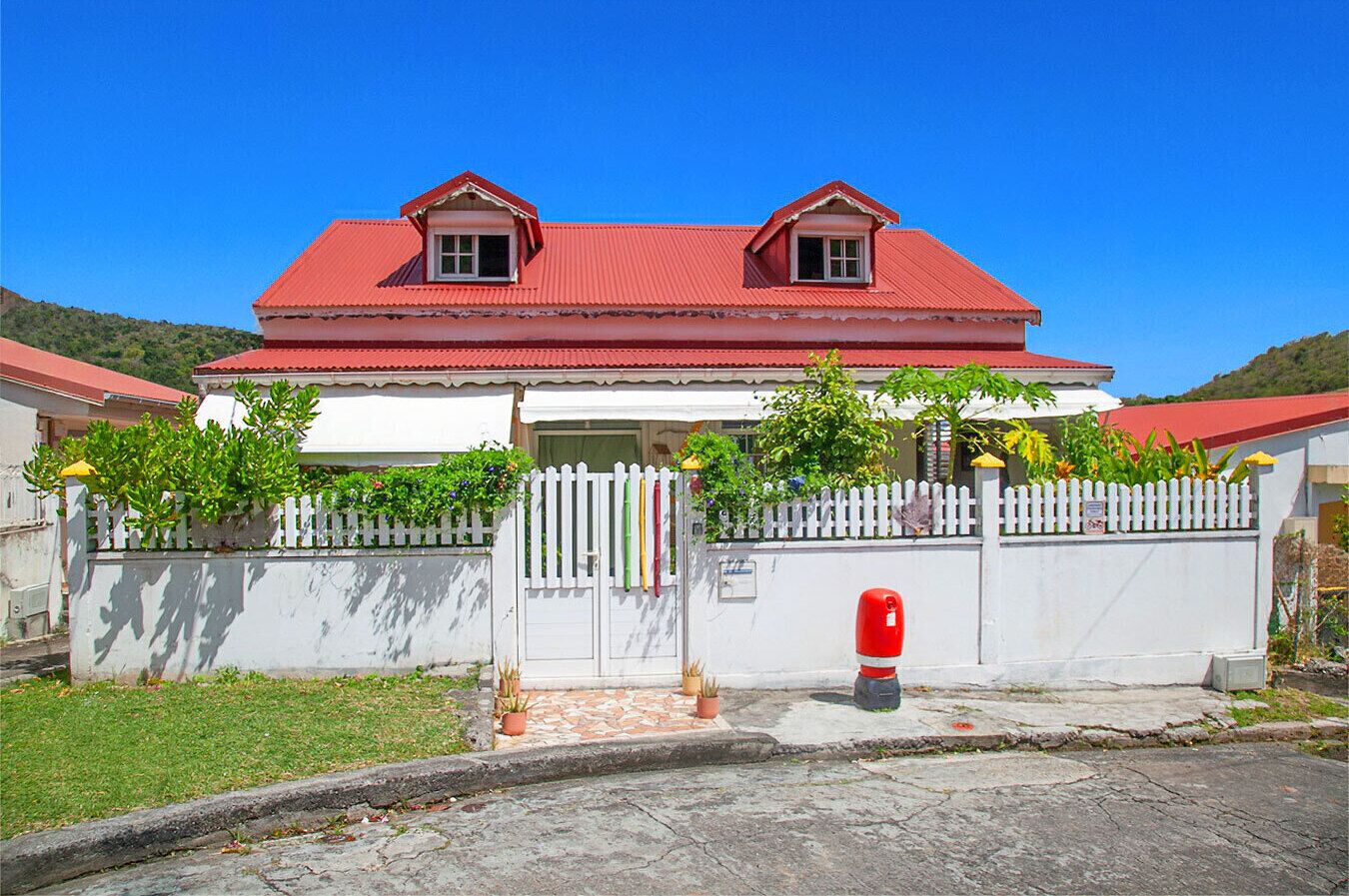 À Petites-Anses, une maison d'artiste qui respire l'authenticité. 