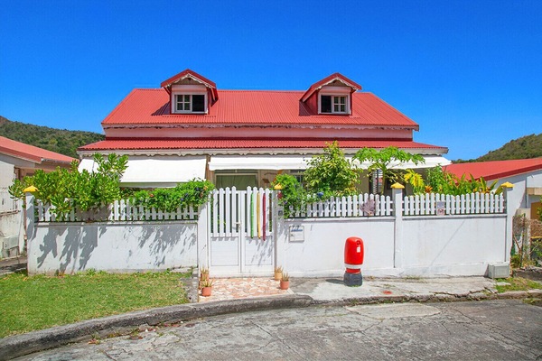 À Petites-Anses, une maison d'artiste qui respire l'authenticité.