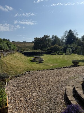 Outdoor dining - Countryside Farmhouse - Glasgow - Sleeps 6 (Eaglesham)