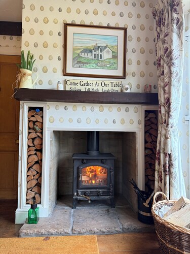 Countryside Farmhouse - Glasgow - Sleeps 6