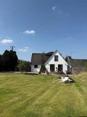 Exterior - Countryside Farmhouse - Glasgow - Sleeps 6 (Eaglesham)