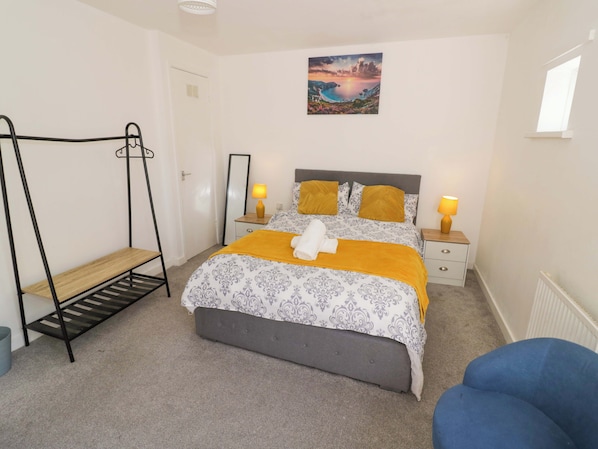 2 bedrooms, individually decorated, individually furnished, free WiFi