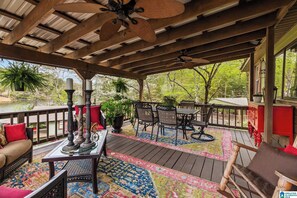 Outdoor dining - Come Relax @ The Hideaway Lakehouse - Walnut Creek, Lake Mitchell, Clanton - AL (Clanton)